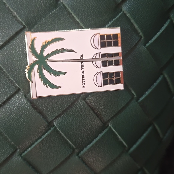 Macy's NWT  Green Hand tote with auth Bottega Veneta Pins - Picture 6 of 12